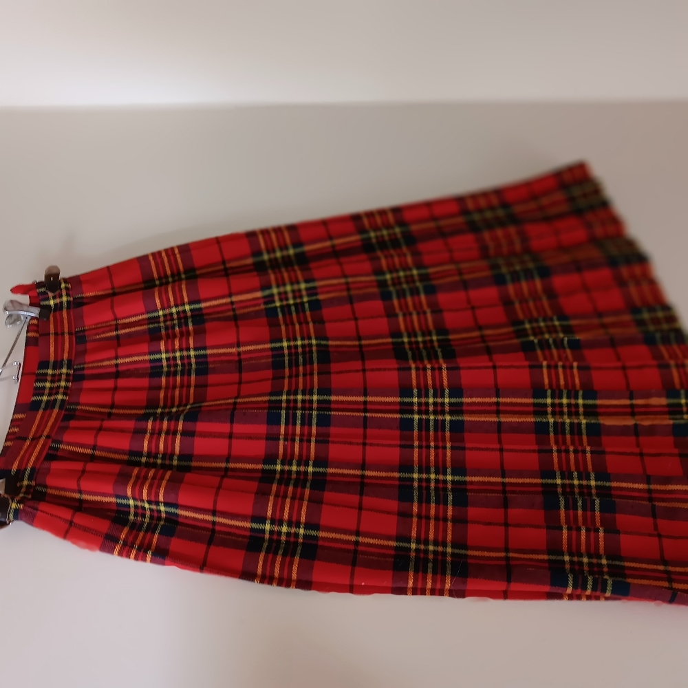 Tartan plaid kilt w/kilt pin classic 1/2 wool, 1/2 acrylic vintage from England